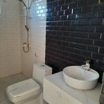 کاشی ازمیر آجرنما سفید براق 30×60 اجرای سرویس